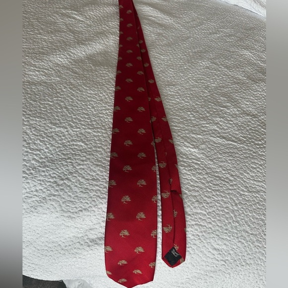 Robert Talbott Pebble Beach Red Gold Silk Golf Tie - Picture 3 of 4